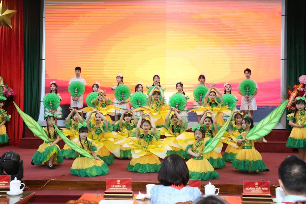 Đội nghệ thuật Trung tâm hoạt động Thanh thiếu nhi tỉnh Bắc Ninh biểu diễn chào mừng Đại hội Cháu ngoan Bác Hồ tỉnh Bắc Ninh lần thứ XI – năm 2025